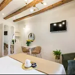 Old Town Vibes For 2, Luxury With Sea View Appartement