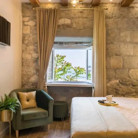 Old Town Vibes For 2, Luxury With Sea View 아파트