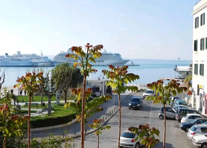 Old Town Vibes For 2, Luxury With Sea View Apartment *