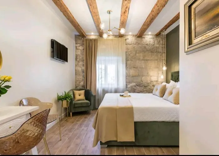 Old Town Vibes For 2, Luxury With Sea View Apartment Split