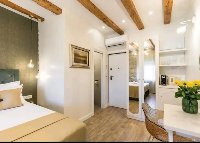 Apartment Old Town Vibes For 2, Luxury With Sea View Split