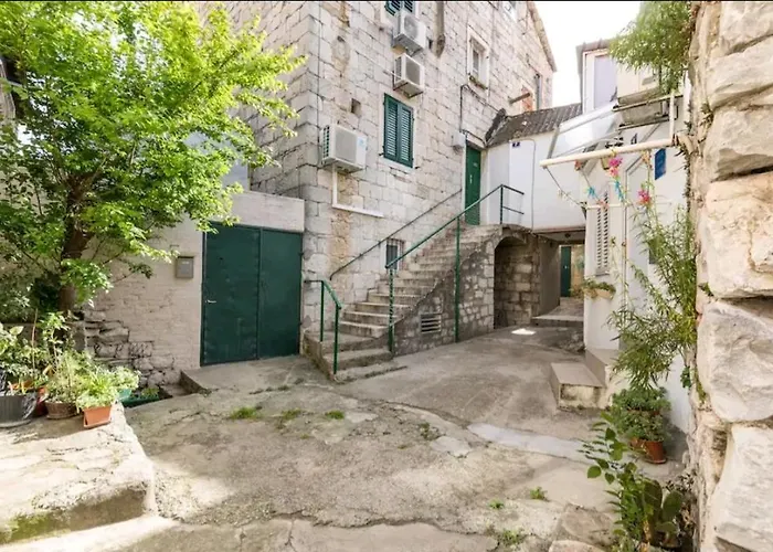 Old Town Vibes For 2, Luxury With Sea View Apartment Split