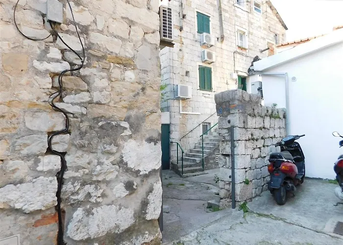 Old Town Vibes For 2, Luxury With Sea View Apartment Split